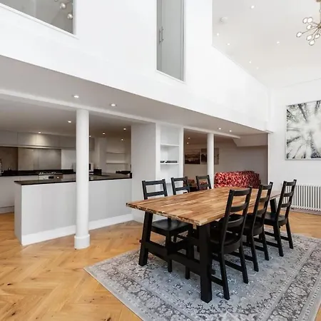 Modern Apartment In London
